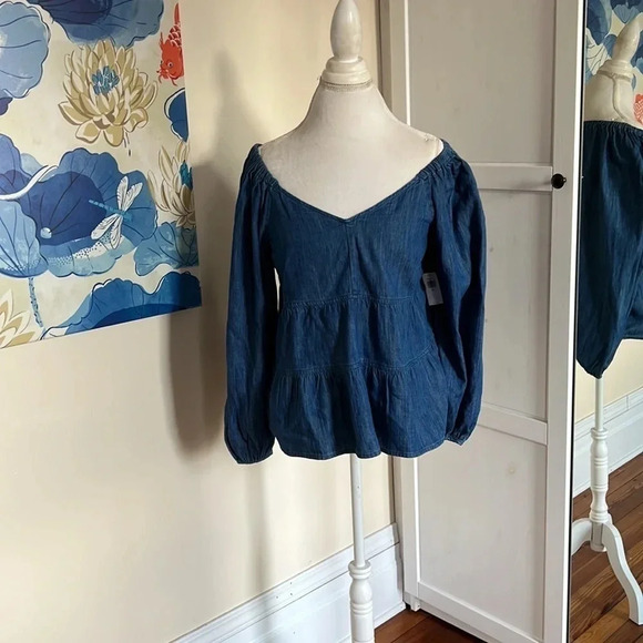 Old Navy Denim Long Sleeve Top with Elasticized Shoulders - NWT - Size M - Picture 3 of 12